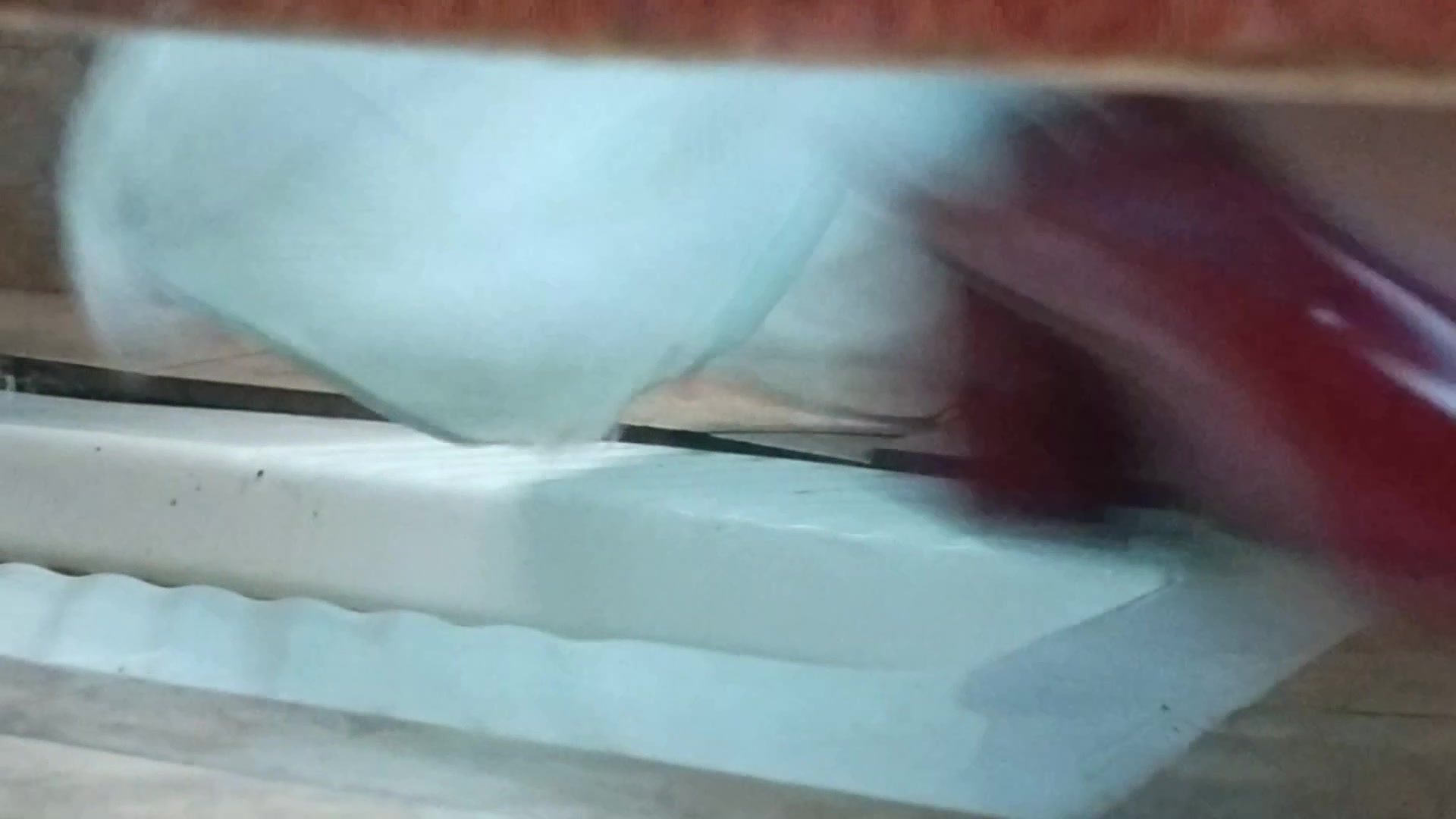 婚纱影楼TP穿白色婚纱的漂亮准新娘嘘嘘