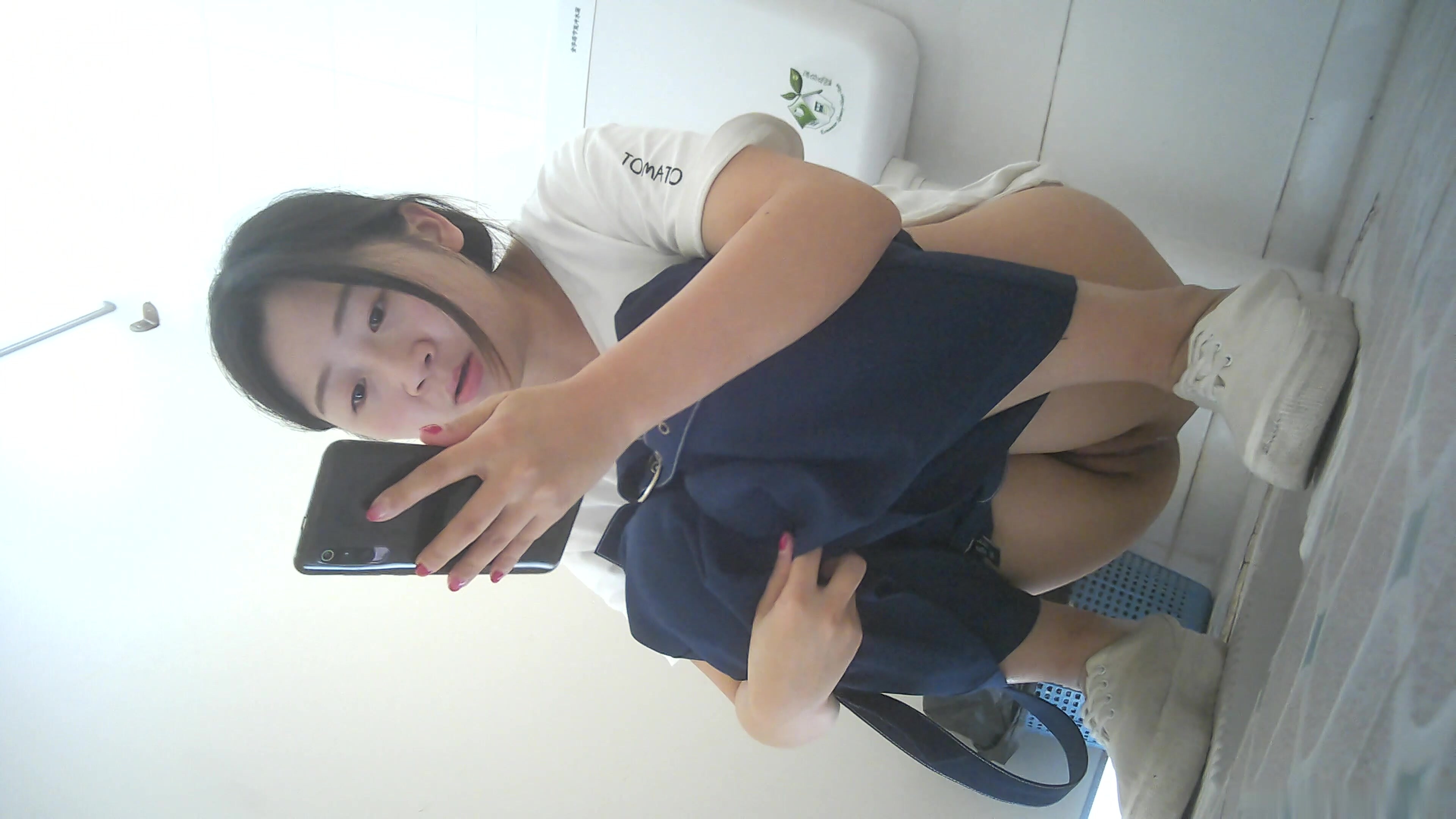 科技楼蹲守百里挑一极品粉嫩无毛白虎馒头逼