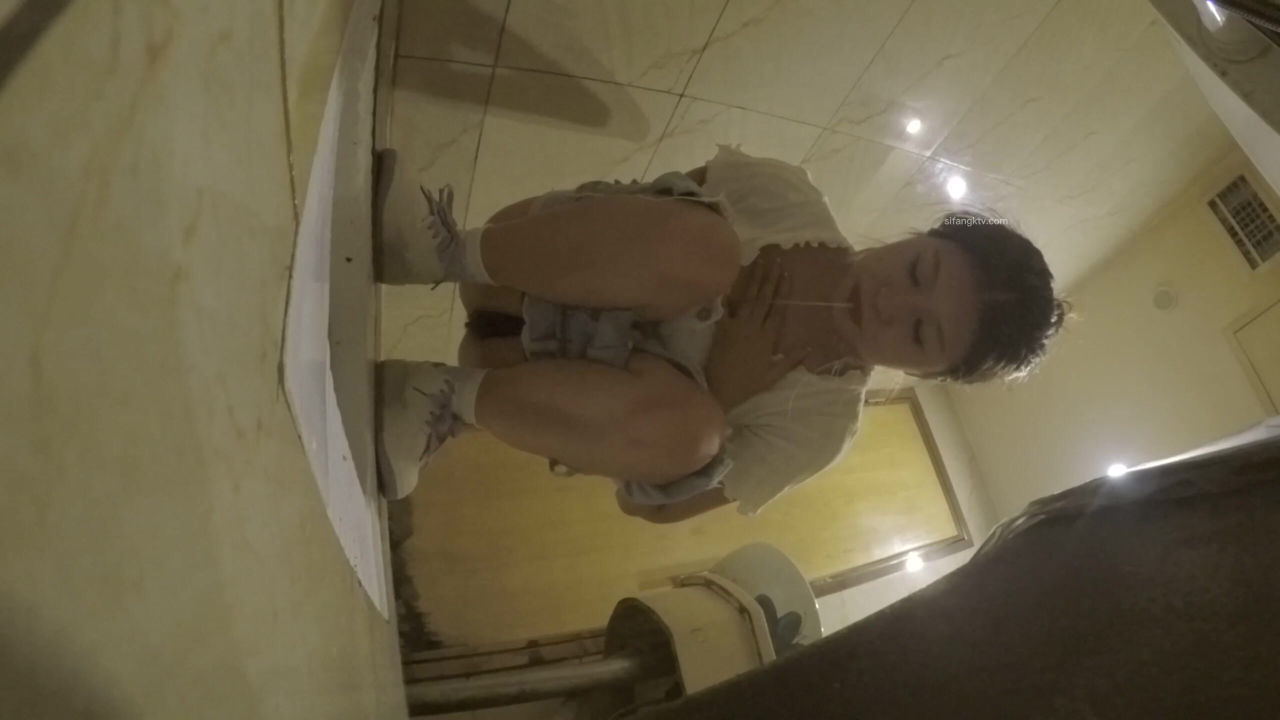 【最新极品厕拍】十一月最新私房偷拍大神『晓月原创』新作朋友聚会KTV厕拍04-小琼 香菜妹妹