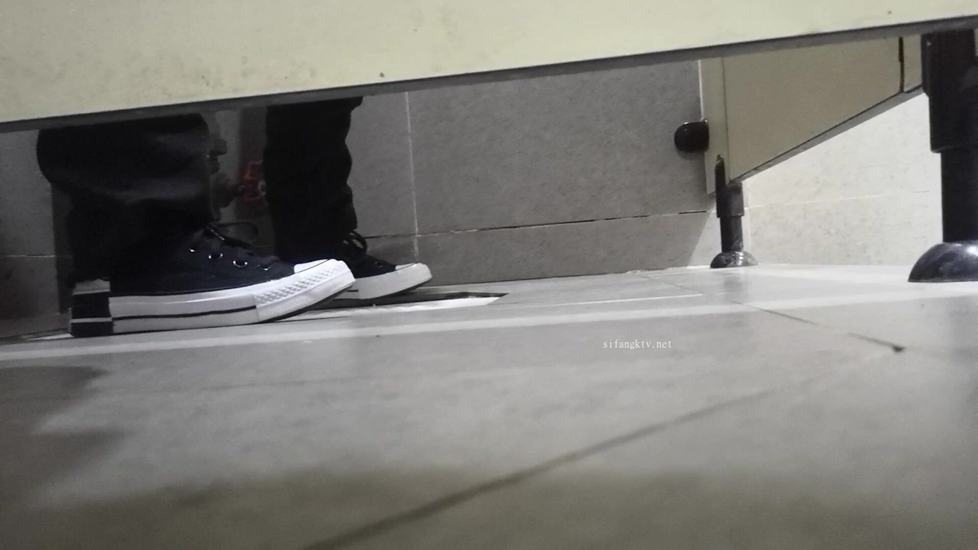 【最新极品厕拍】私房一月最新流出『魔手外购』极品厕拍《艺校极品学生妹》(同学)4 大尺度挑逗 撩骚 超水灵 (5)