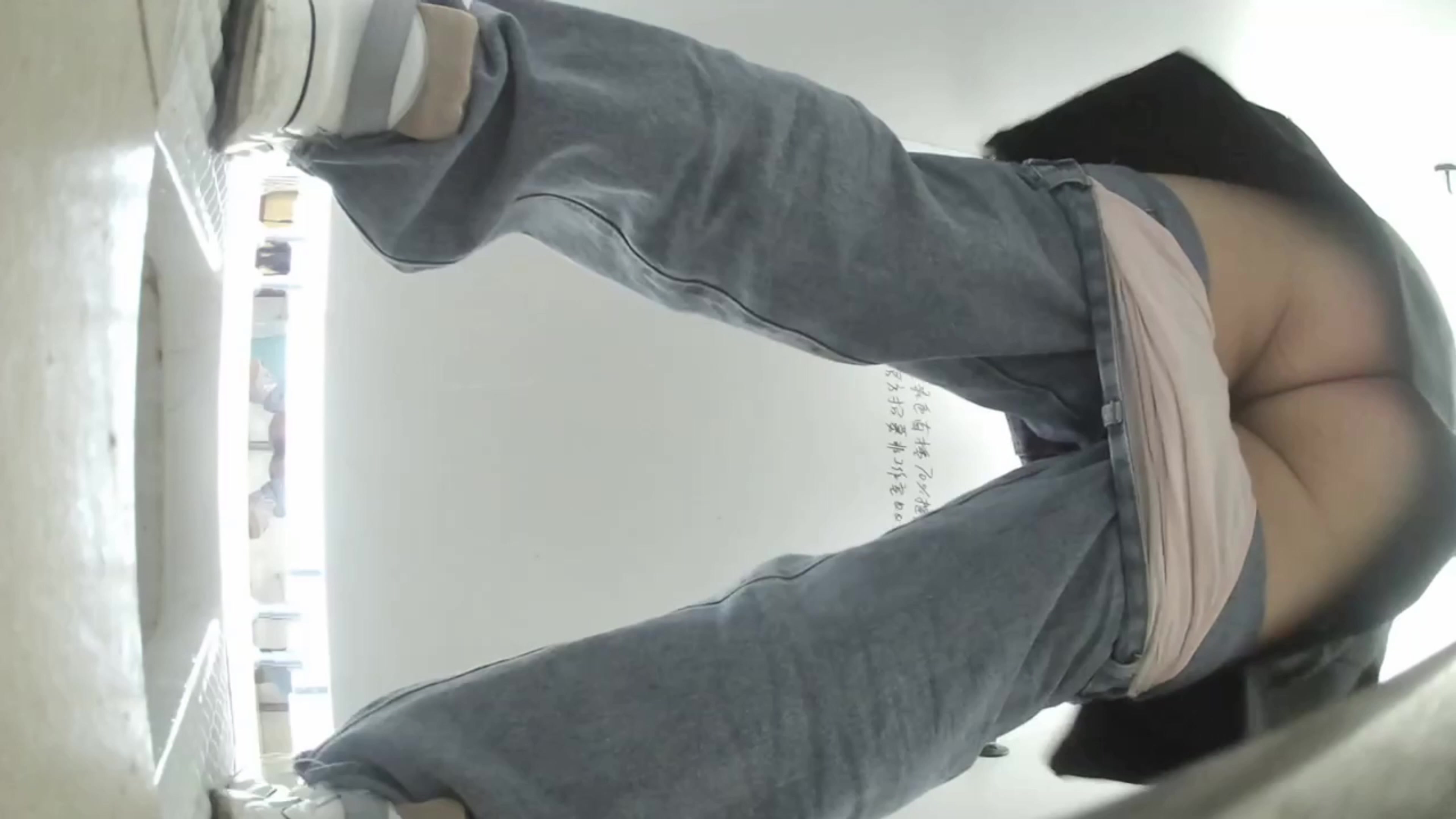 4K超清原版全景后拍学生妹合集-连拍两个妹子,一个妹子毛绒绒,一个白虎干干净净