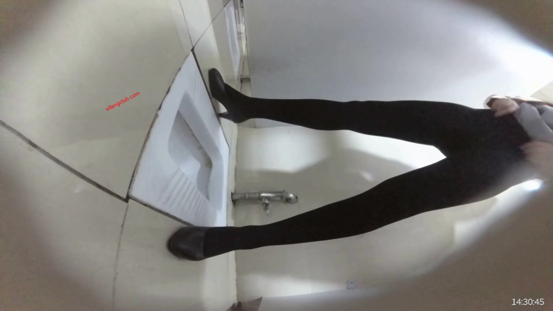 【稀缺】中国某城市航空学校(制服，丝袜，高跟，高颜值)，身材绝佳，蜜桃臀实力诱惑！