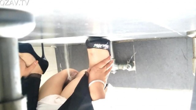 看完逼问路拍脸：女神味十足白领主管鲜红湿热的蜜穴越看越无法自拔