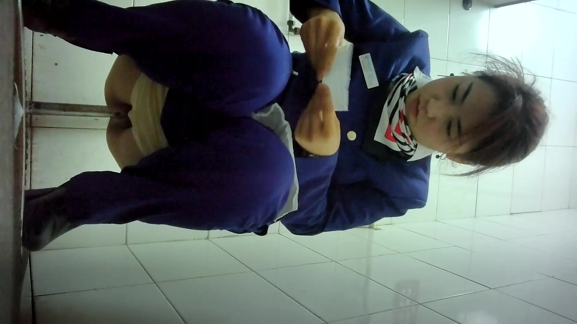 【经典电信大楼蹲厕正面全套】这期不少美女，尿尿声音好听极了（原档1080P第三期) (9)