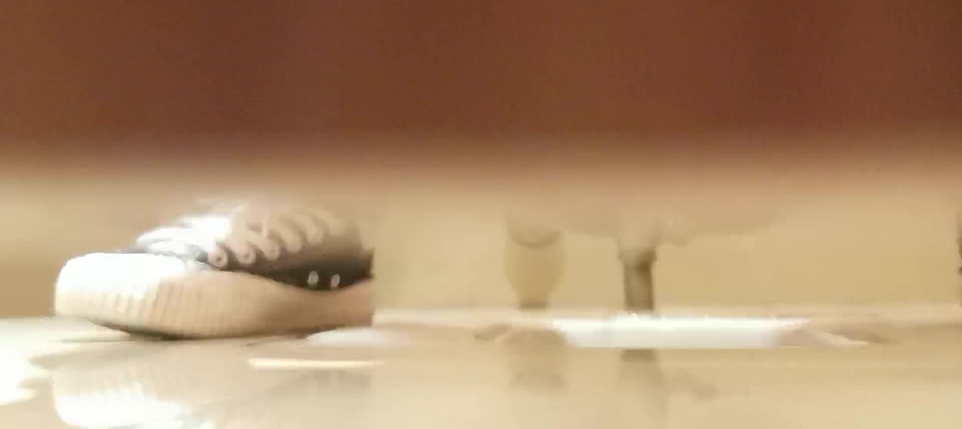 办公楼偷拍一个据说是个富二代的妹子,一般人她瞧不上,所以鲍鱼还是粉嫩未激活状态