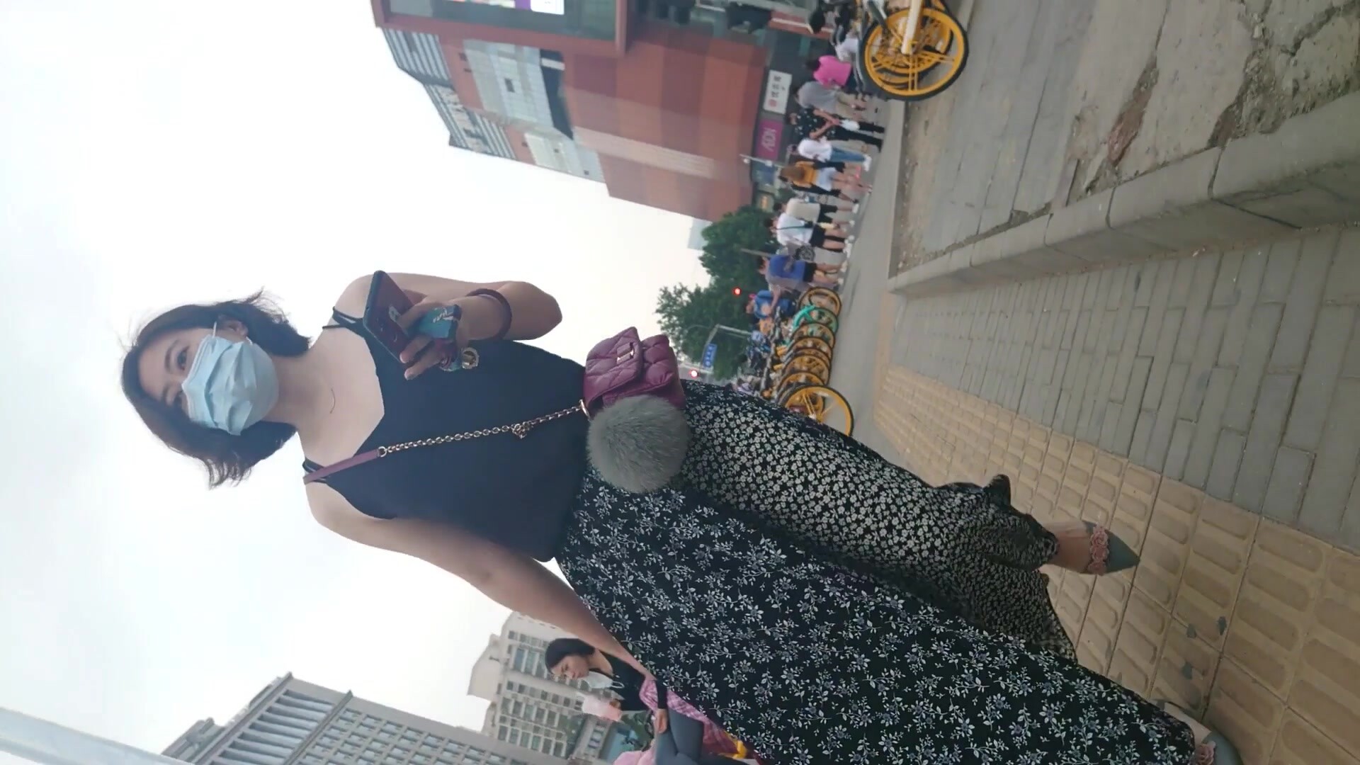 拖地长裙绿丁裤极品少妇