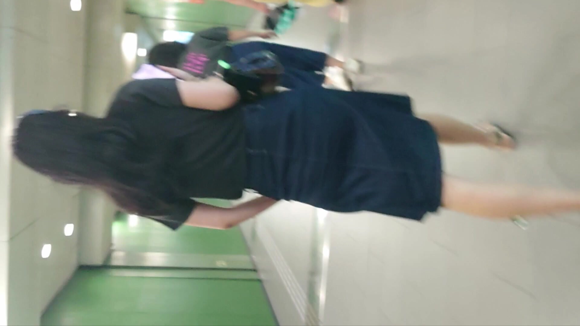 极品长腿美眉薄丁内诱惑BB缝