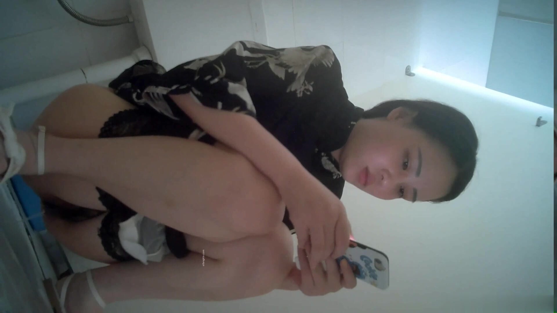 科技楼蹲守 极品女神一般人是不可能看到她的B的