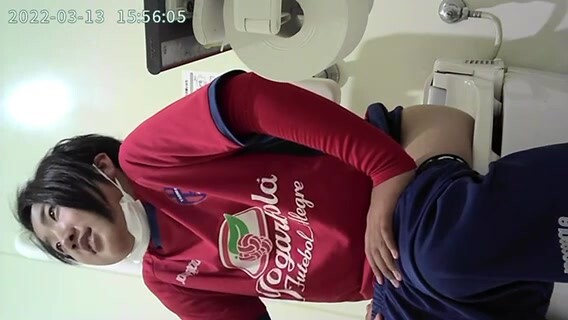 【厕拍精品】2022年精品盗摄 坐便式前景偷窥众多颜值美女嘘嘘第二季 (1)