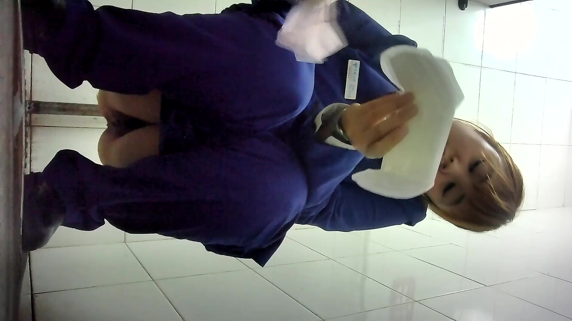 【经典电信大楼蹲厕正面全套】这期不少美女，尿尿声音好听极了（原档1080P第三期) (4)