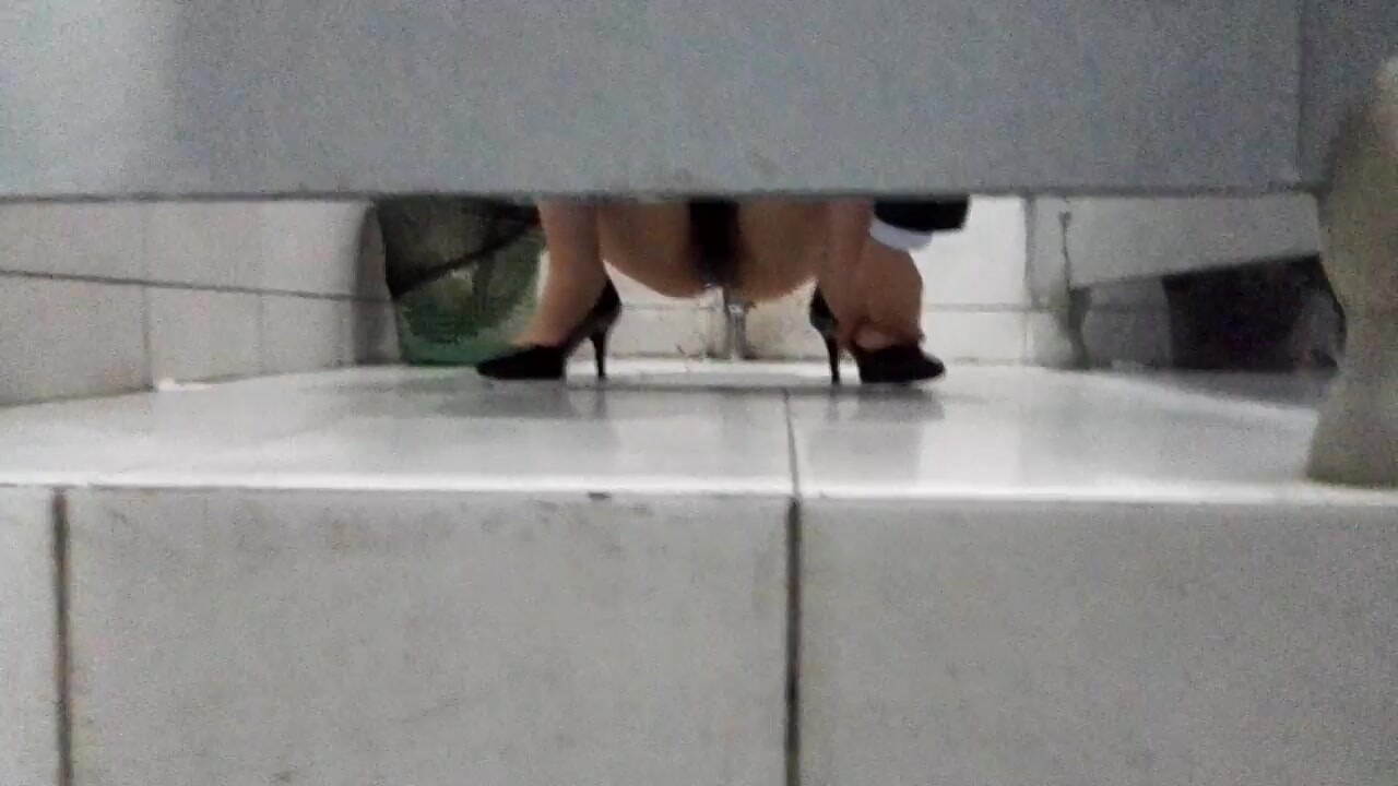 某写字楼蹲守跟拍，作者眼光不错，专挑身材好的，B都挺嫩，还有不少拍到脸了（上） (5)