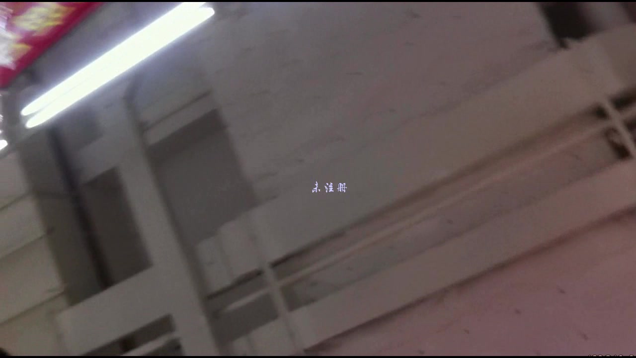 商场偷拍白裙少妇不穿内裤狂超市