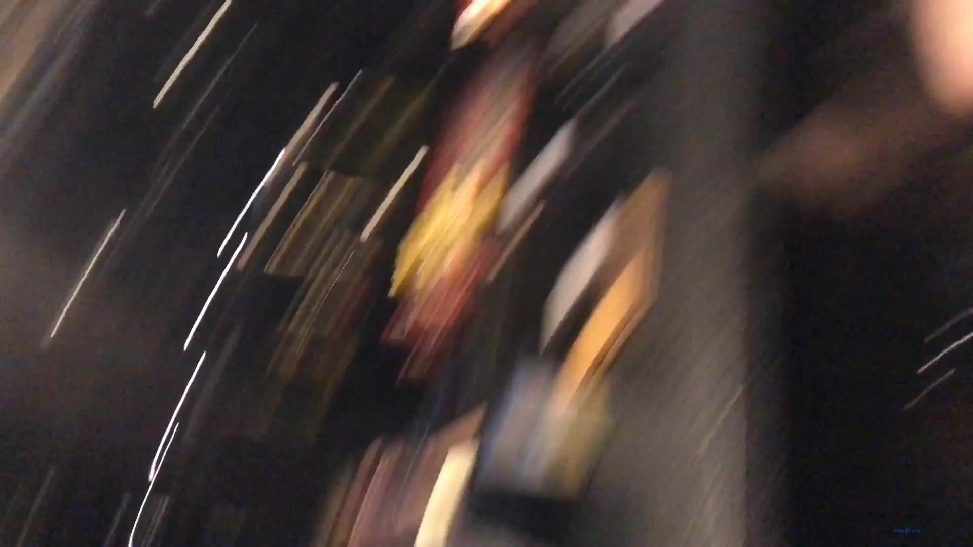 偷拍酒吧前台服务员无毛光滑的小穴