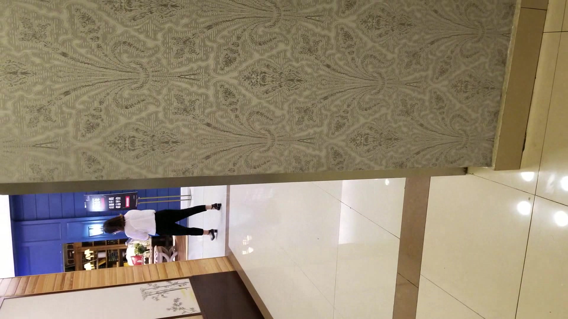 新偷拍-这么漂亮的眼镜美女 竟然是个大黑穴