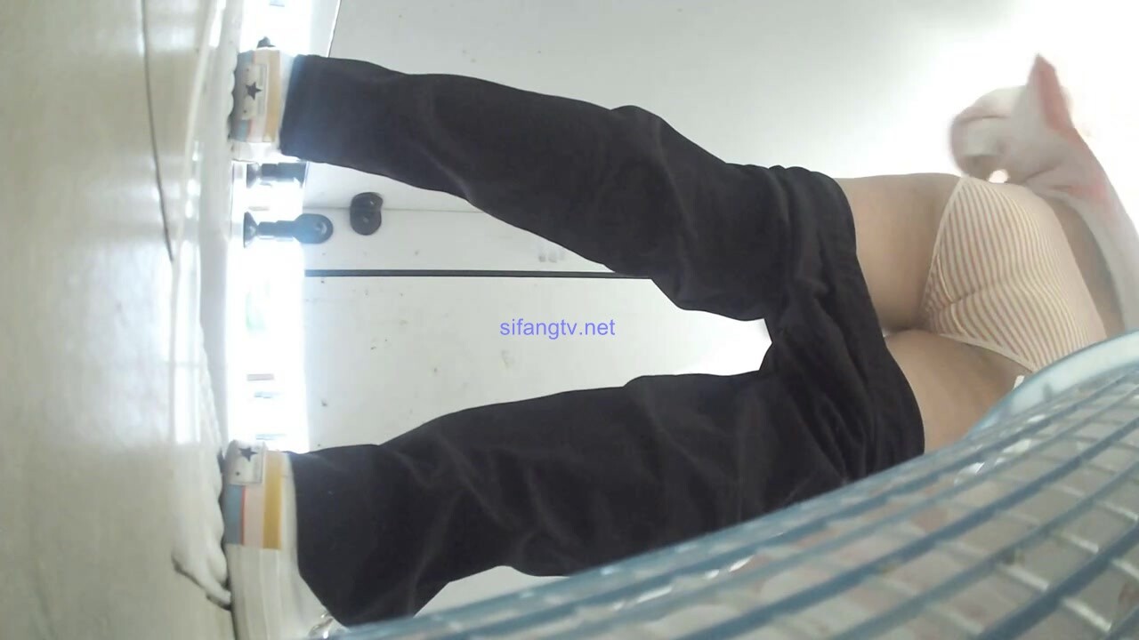 【极品厕拍】艺校极品高颜值美女大白臀与美逼真是美 (10)