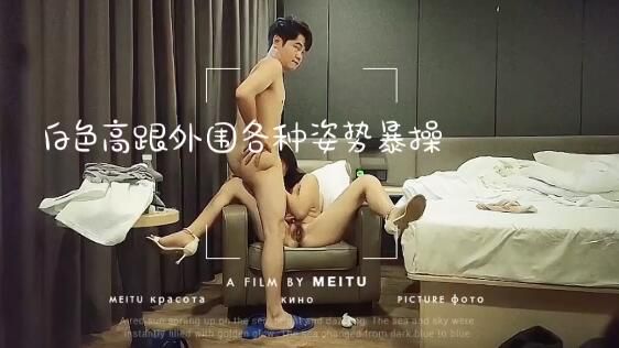 全网独家～遥荡母狗可怜的高跟少妇出来约会被趴开腿使劲的舔逼差点潮喷