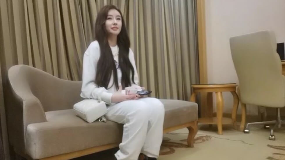 探花系列-高颜值美女后入真销魂。