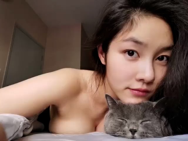 大奶极品撸猫日常，兄弟们想当这只猫吗-吃瓜