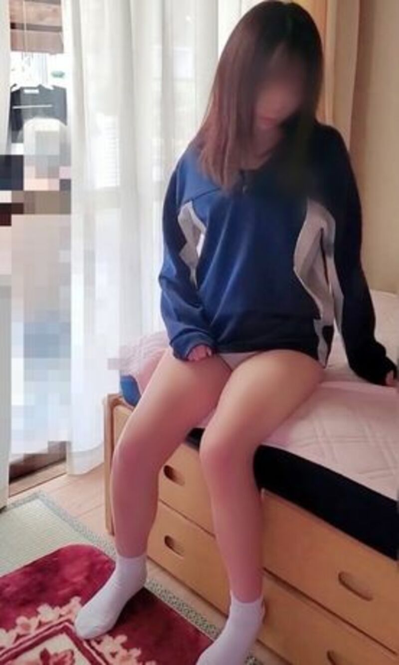 FC2精品无码PPV_2952812_個人現役高〇3〇生_おばあちゃん家でバレないように初フェラ