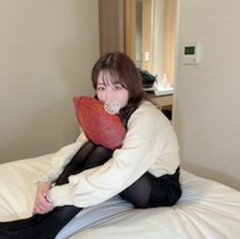 FC2精品无码PPV_2713916_乃木坂ちゃん学校帰りに呼び出してフルバージョンコースへ１週間溜まった精子を顔射