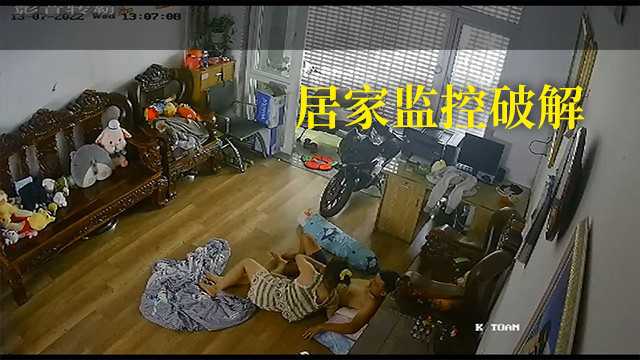 【破解居家摄像头】偷窥狗男女在地上操逼『360影视』