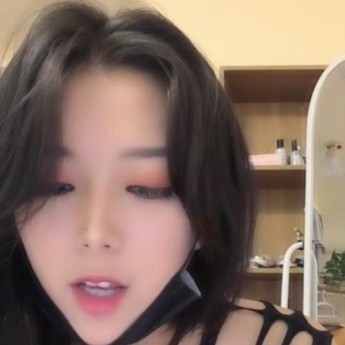 极品女神(奶奶奶奶哦)情趣透视装卫生间自慰秀-主播真会玩!