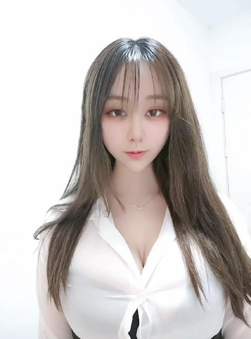 爸爸 你叫我过来是有什么事嘛!