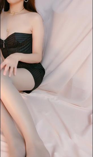 包臀灰丝袜丁字裤珠子完小穴震动!