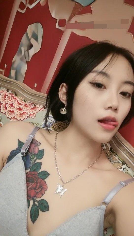 豪华酒店和班长激情沙发震_口爆裹射1!