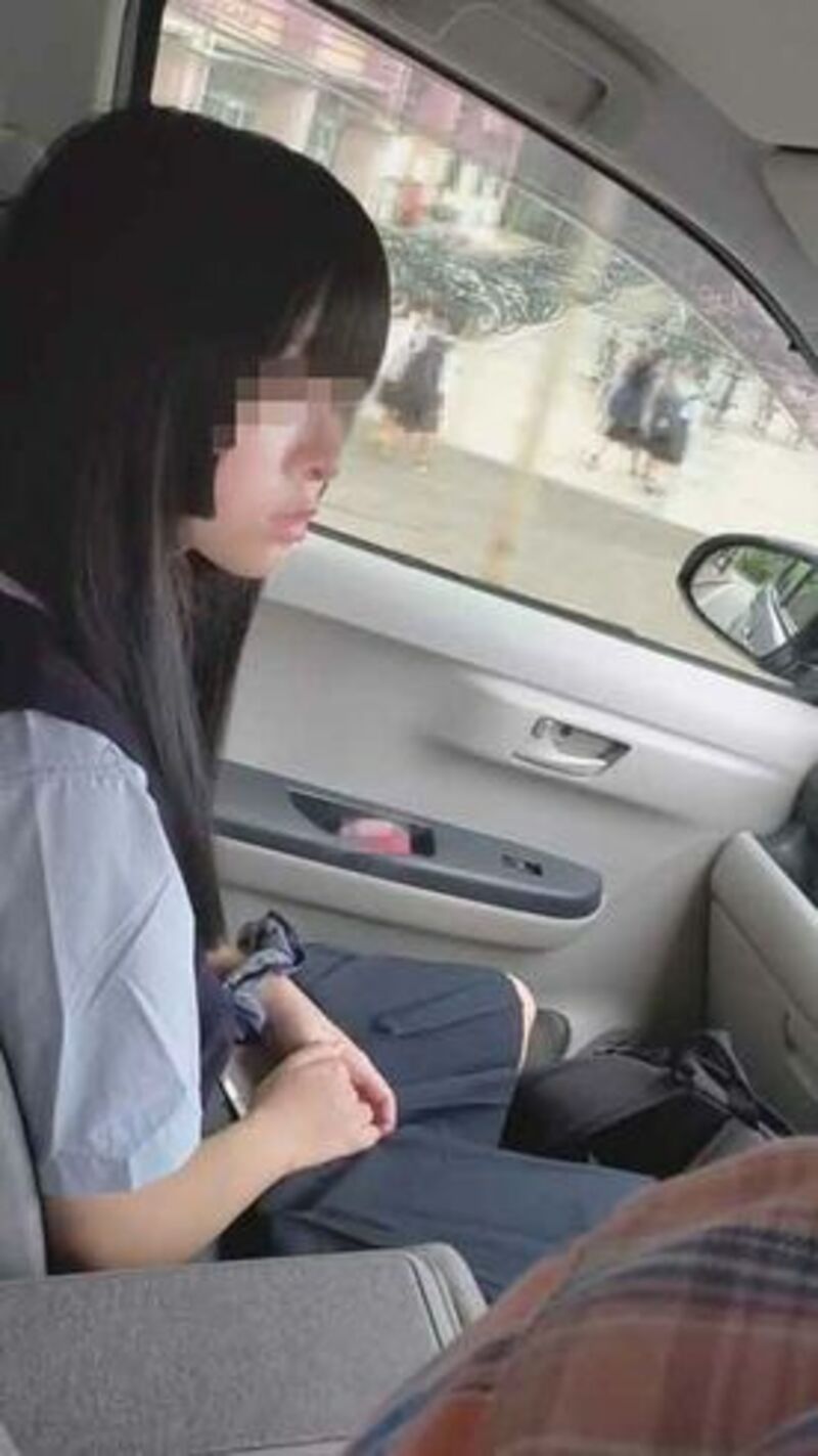 FC2精品无码PPV-2959512 府立普通科③長い黒髪の女の子。卒業後田舎を出る為、知らないおじさんに身体を売る。